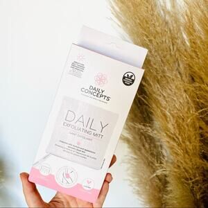 NEW ULTA DAILY CONCEPTS Exfoliating Mitt Skin Body Exfoliator Cleansing Fake Tan